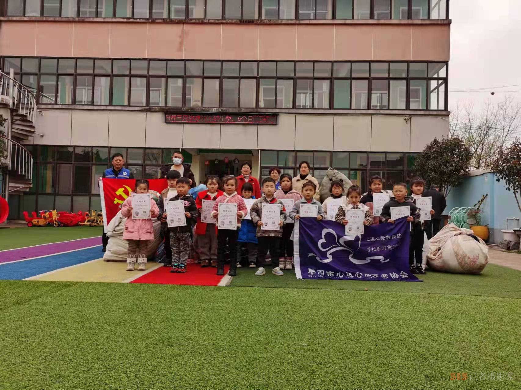 獻(xiàn)一片愛(ài)心 送一份溫暖