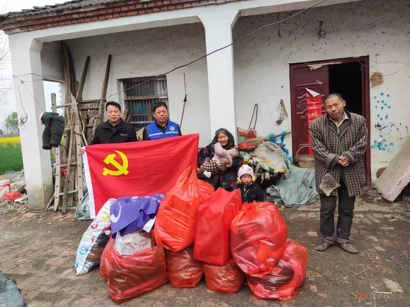 獻(xiàn)一片愛(ài)心 送一份溫暖