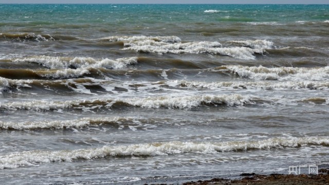 碧波蕩漾 青海湖迎來(lái)開湖季