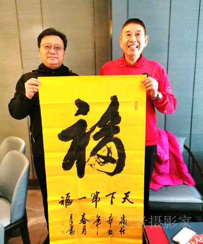 雍剛：墨韻新時(shí)代 品高藝人生
