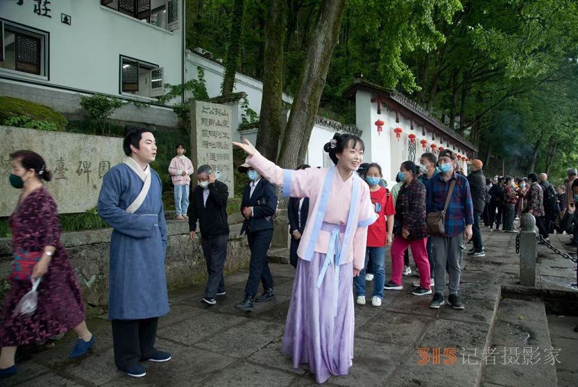 游客亦是“畫(huà)中人” 浙江嚴(yán)子陵釣臺(tái)開(kāi)啟沉浸式旅游體驗(yàn)