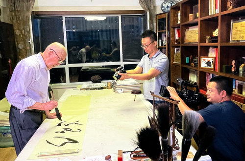 中國當(dāng)代藝術(shù)經(jīng)典名家王云鵬大型研究畫冊(cè)正式出版