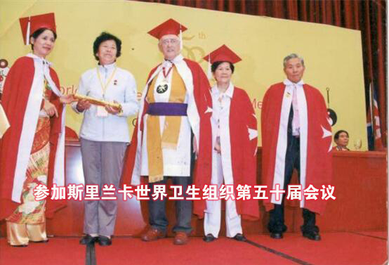 她叫劉菊榮，年近八十，是“巨榮指法”按摩創(chuàng)始人