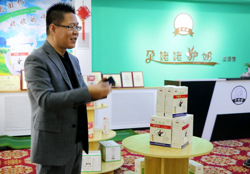 驢奶被譽(yù)為“乳中極品” 尕姥姥驢奶成乳業(yè)市場(chǎng)