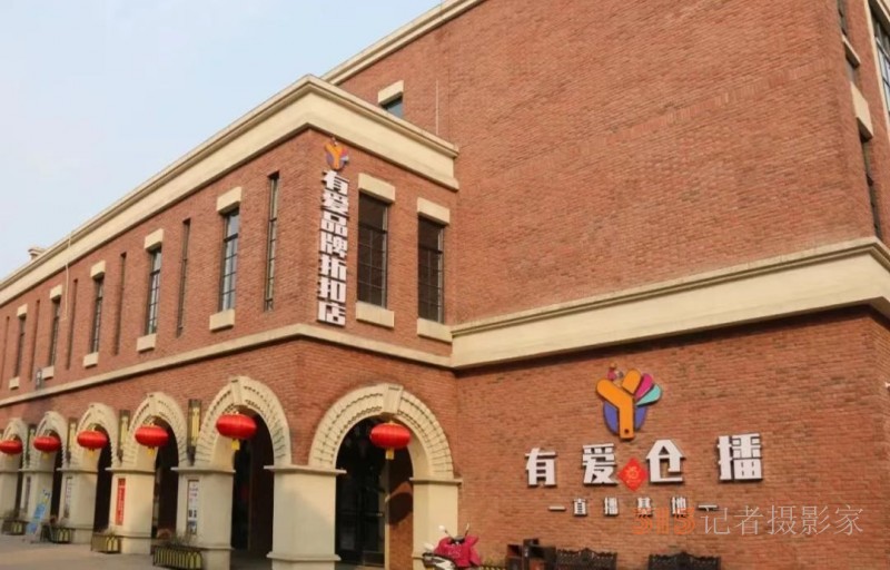 河南紡織服裝產(chǎn)業(yè)學(xué)院理事會成員企業(yè)走進(jìn)密蘭小鎮(zhèn)
