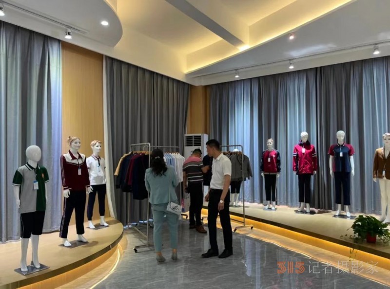 河南紡織服裝產(chǎn)業(yè)學(xué)院理事會成員企業(yè)走進(jìn)密蘭小鎮(zhèn)