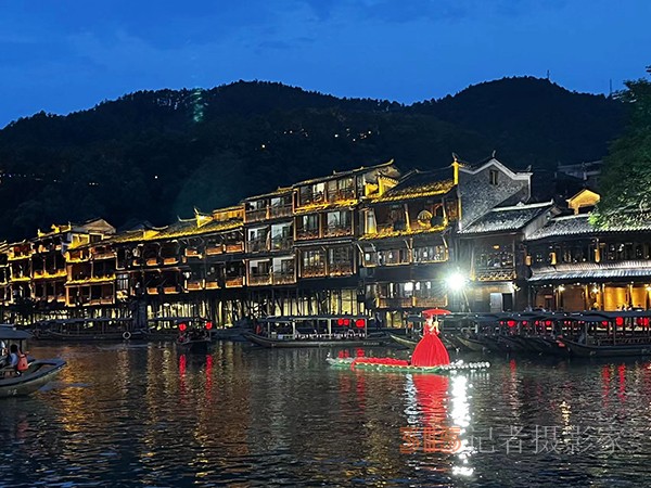 胡玉飛手機(jī)拍圖——鳳凰古城夜景