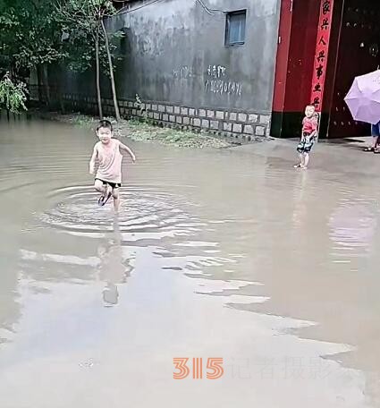 村民自發(fā)修街道，方便自己惠濟鄉(xiāng)鄰