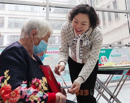 鄭州市第九人民醫(yī)院：“敬老月”為長壽老人送去溫暖與關愛