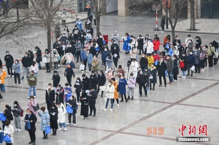 連續(xù)多年超百萬人趕考 國考招錄呈現(xiàn)哪些特征？