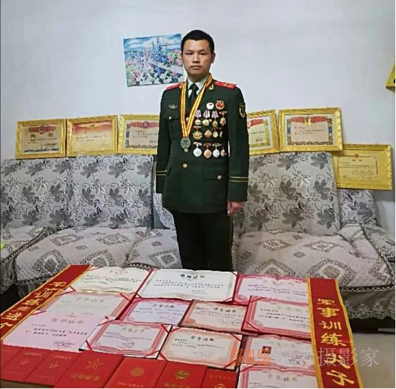 奉獻(xiàn)軍營終不悔 轉(zhuǎn)業(yè)回鄉(xiāng)立新功——記退役軍人陳召斌