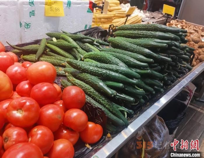 年味漸濃，豬肉、雞蛋降價(jià)，菜價(jià)繼續(xù)“親民”