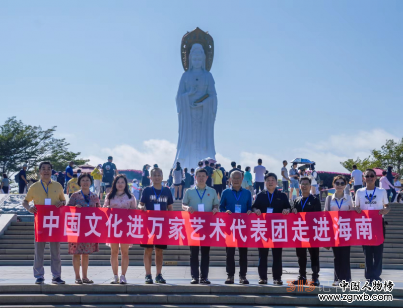 “翰墨飄香 濃淡水墨”—“文化進(jìn)萬家藝術(shù)代表團(tuán)走進(jìn)三亞開展迎春送福系列活動