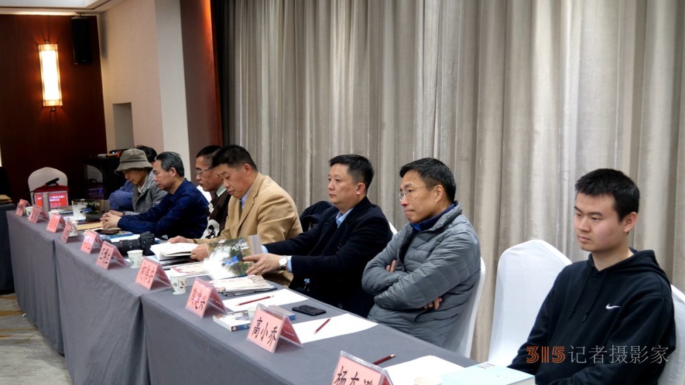 示單散文集《跑者無(wú)疆》首發(fā)暨研討會(huì)成功舉辦