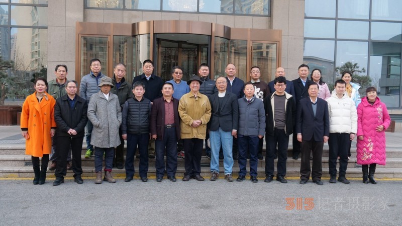 視頻 示單散文集《跑者無(wú)疆》首發(fā)暨研討會(huì)成功舉辦