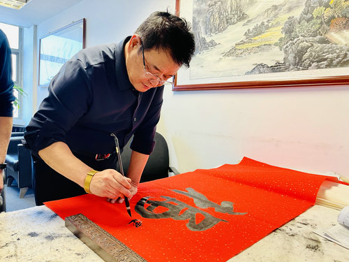 首都名家慶兩會書畫筆會在環(huán)境大廈舉行