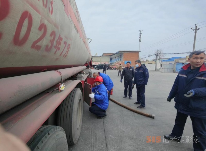 中石化安陽(yáng)公司組織成品油運(yùn)輸車(chē)輛檢查