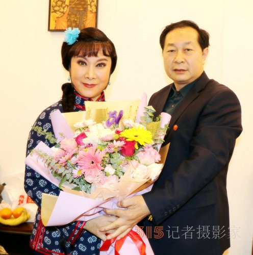 張秀云赴天津再唱評(píng)劇《楊三姐告狀》備受觀眾好評(píng)