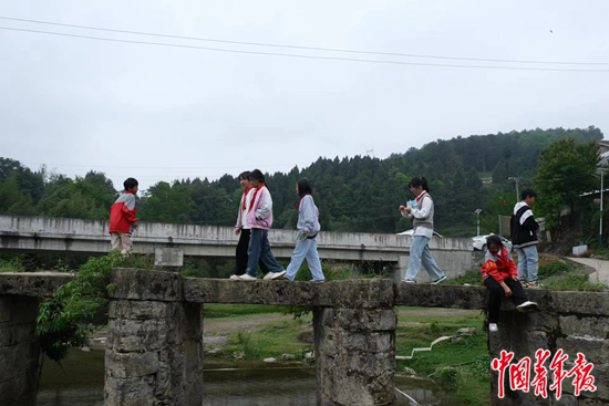 深山里的詩歌課：不功利，無期待