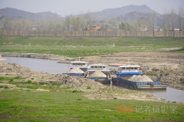 長(zhǎng)江流域現(xiàn)非法采砂新苗頭：以清淤之名盜砂、“螞蟻搬家”式偷砂
