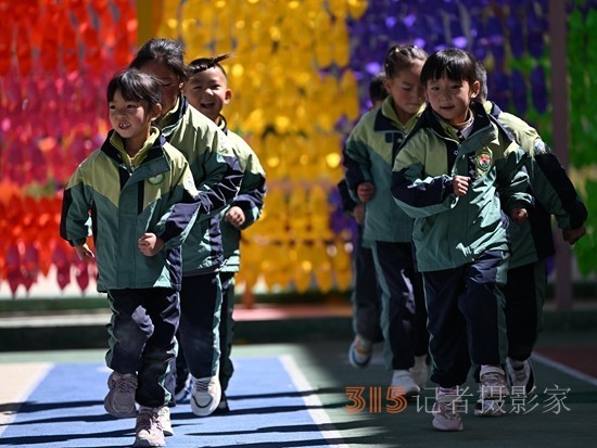 學(xué)前教育加速進(jìn)入“有法可依”新時代 家長、幼師期待：把幼兒園時光還給孩子們