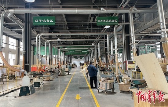 一座縣城里有家大型民族樂器生產(chǎn)基地 那把價(jià)值120萬元的琵琶就誕生在這個(gè)北方樂器之都