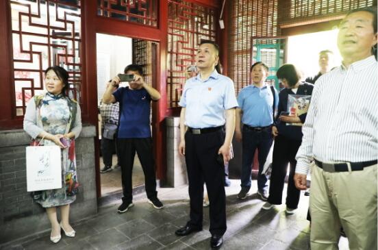 香港衛(wèi)視總臺國際書畫研究院攜手多家機構(gòu)舉辦“墨潤濟南”藝術(shù)作品展