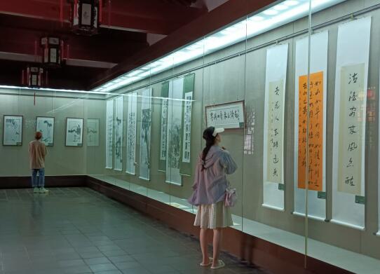 香港衛(wèi)視總臺國際書畫研究院攜手多家機構(gòu)舉辦“墨潤濟南”藝術(shù)作品展