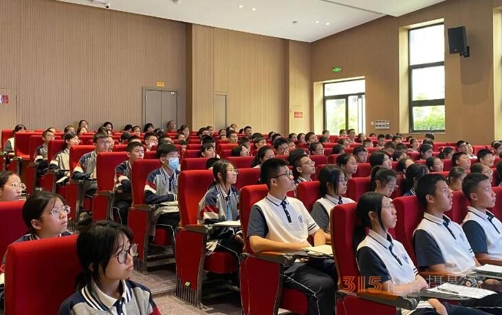 思維點撥促成長 妙筆生花文采揚——靳新國院長蒞臨永嘉中學附屬中學指導