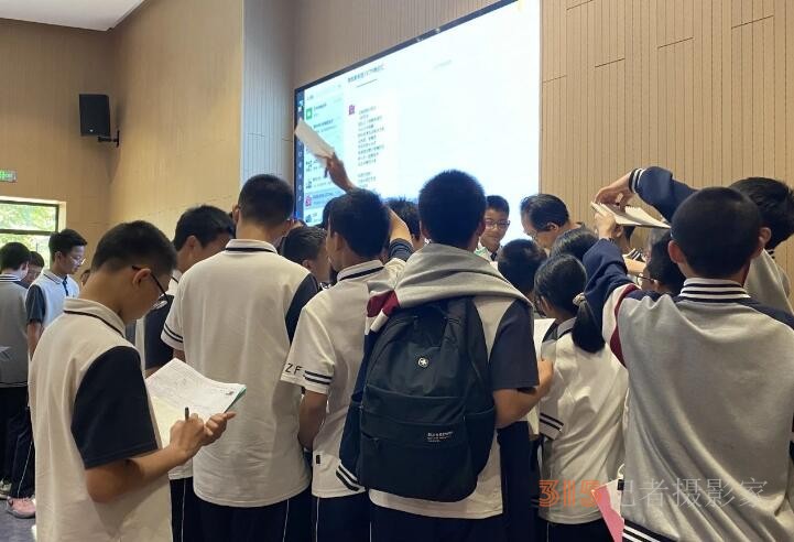 思維點撥促成長 妙筆生花文采揚——靳新國院長蒞臨永嘉中學附屬中學指導