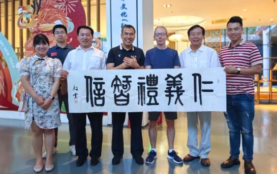 英國兩院院士理查德·朱莉安諾蒂先生赴濟(jì)南調(diào)研泉水文化，共謀文化傳承與創(chuàng)新