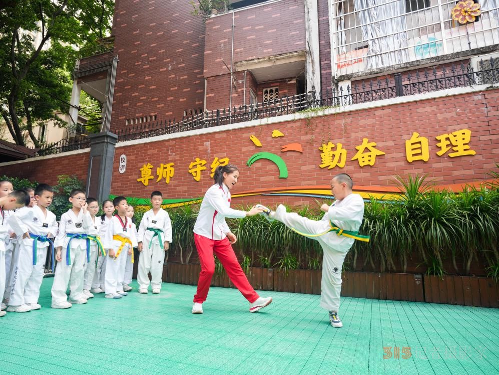 新起點(diǎn)，夢(mèng)想啟動(dòng)：全國(guó)多地中小學(xué)迎來開學(xué)