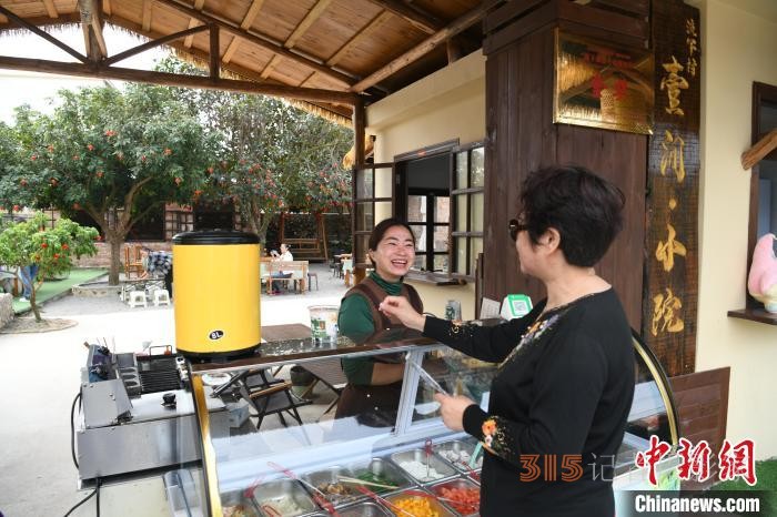 廣西北海一老漁村變身“藝術(shù)村”