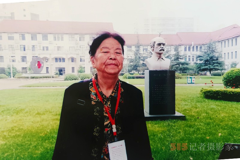“巨榮指法”——實(shí)現(xiàn)醫(yī)學(xué)跨越的方法