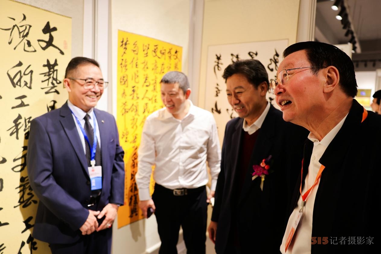 “海上風(fēng)·藝上?！痹?shī)書畫展暨藝術(shù)家上海采風(fēng)活動(dòng)開幕儀式在上海隆重舉行