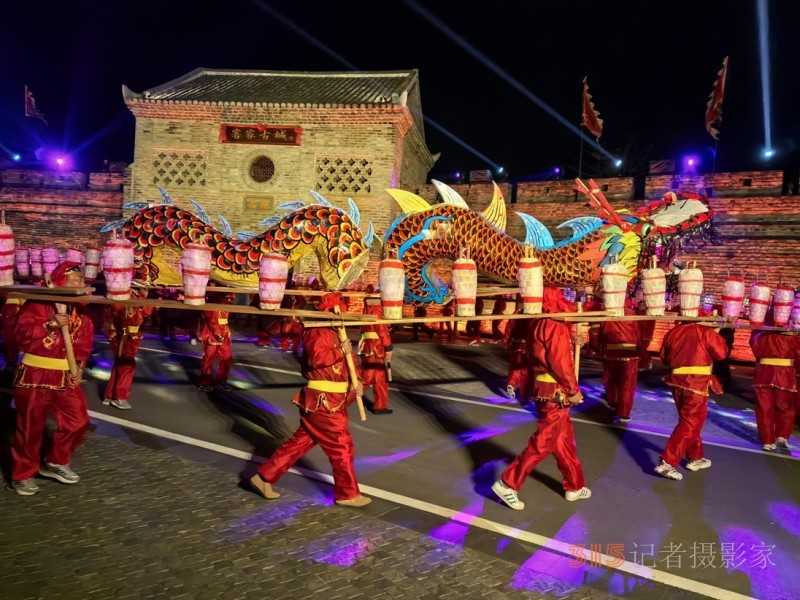 一夜魚(yú)龍舞 兩地共祥樂(lè)——南昌縣 “非遺” 蔣巷太平燈閃耀定南客家古城