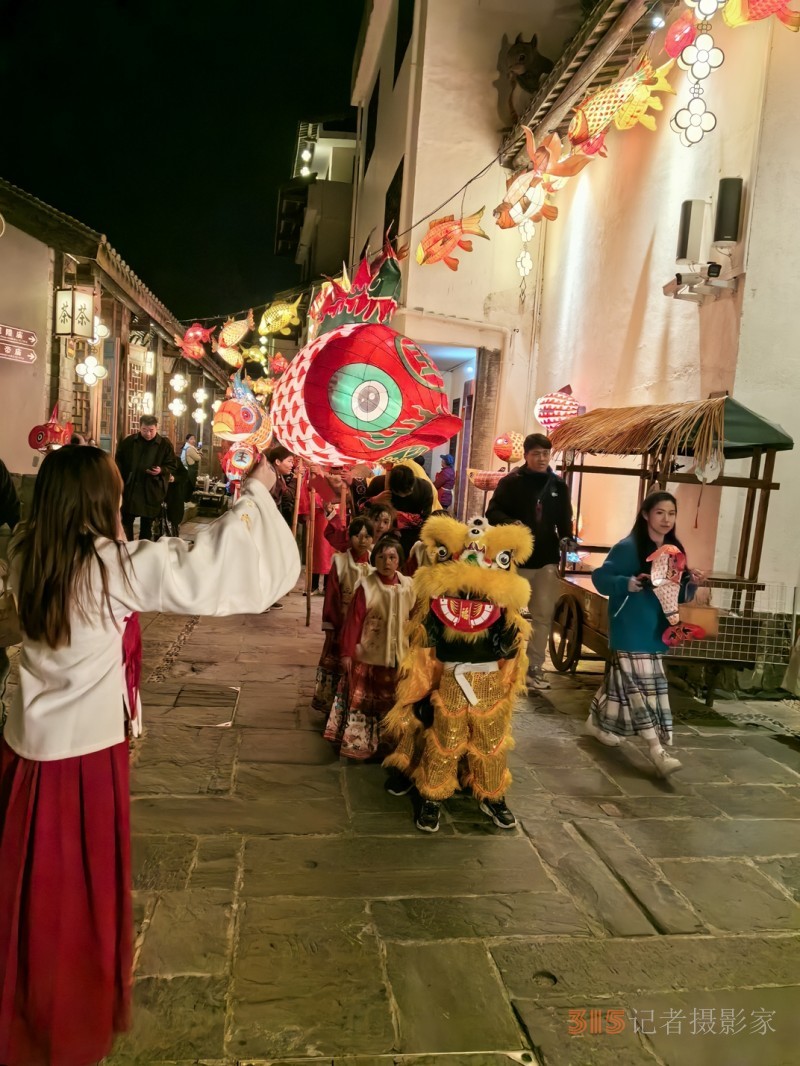 一夜魚(yú)龍舞 兩地共祥樂(lè)——南昌縣 “非遺” 蔣巷太平燈閃耀定南客家古城