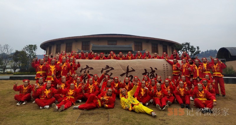 一夜魚(yú)龍舞 兩地共祥樂(lè)——南昌縣 “非遺” 蔣巷太平燈閃耀定南客家古城