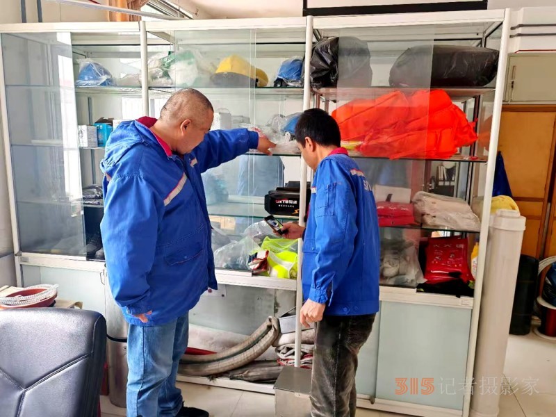 中石化安陽(yáng)石油開(kāi)展承運(yùn)商成品油罐車專項(xiàng)安全檢查