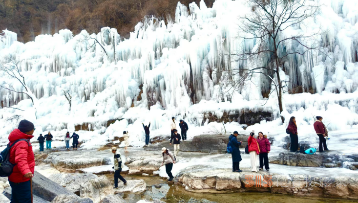 云臺(tái)山小寨溝景區(qū)泉瀑峽之夢幻冰凌世界