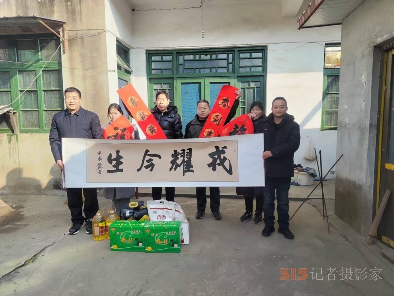 邳州市官湖鎮(zhèn)開(kāi)展走訪慰問(wèn)父子兩代軍人家庭、立功軍人家屬活動(dòng)