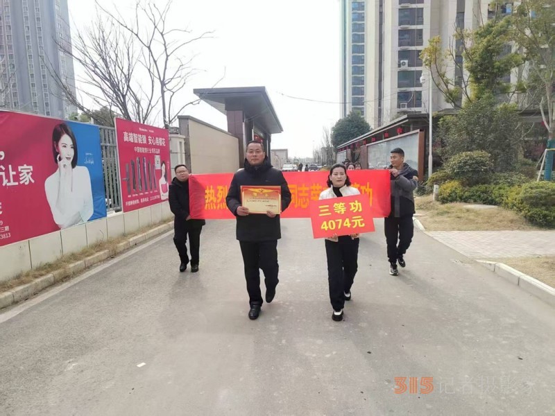 邳州市官湖鎮(zhèn)開(kāi)展走訪慰問(wèn)父子兩代軍人家庭、立功軍人家屬活動(dòng)