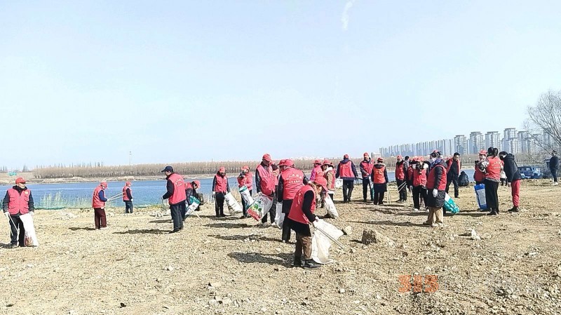 凈壩護淮，志愿同行 宋灘社區(qū)開展淮河生態(tài)環(huán)境清理活動