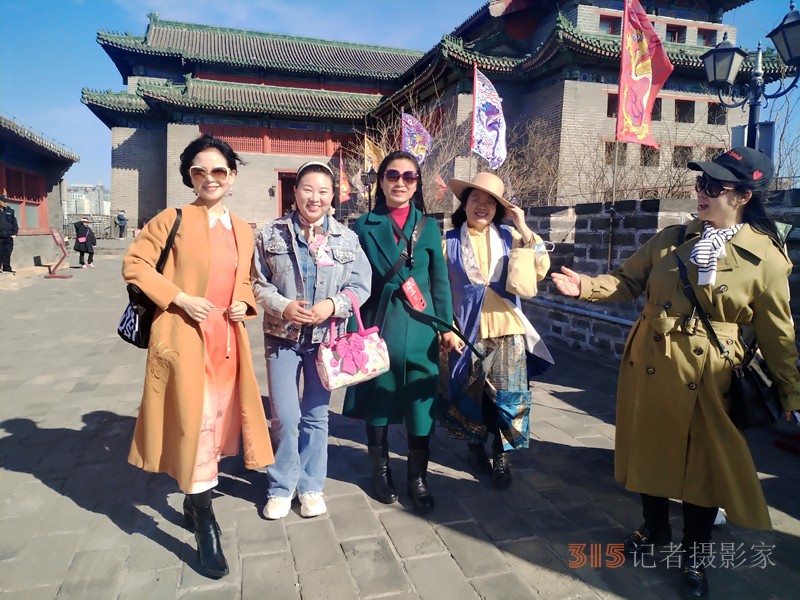 春分時(shí)節(jié)明城墻樂游賞梅