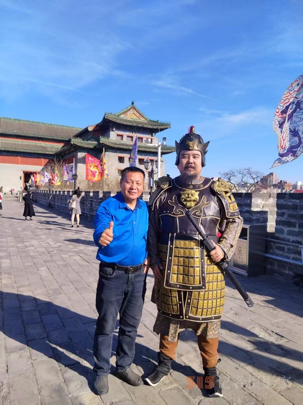 春分時(shí)節(jié)明城墻樂游賞梅