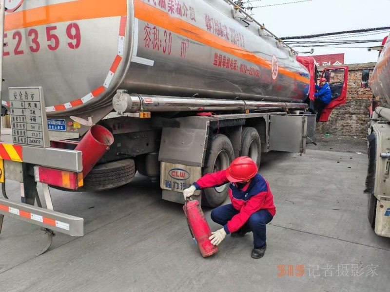 河南安陽石油開展成品油運(yùn)輸消防隱患 專項(xiàng)排查