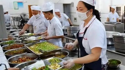 420多萬(wàn)元食材費(fèi)被貪占，縮水的“校園餐”肥了誰(shuí)？