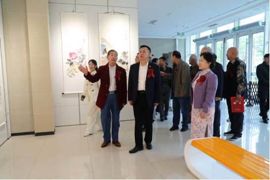 “墨潤(rùn)鵲華”書(shū)畫(huà)藝術(shù)展在濟(jì)南開(kāi)幕 搭建南北文化交流新平臺(tái)