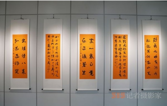 “墨潤(rùn)鵲華”書(shū)畫(huà)藝術(shù)展在濟(jì)南開(kāi)幕 搭建南北文化交流新平臺(tái)