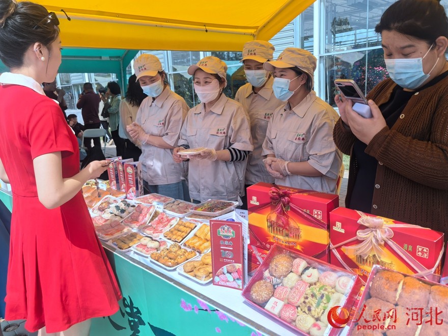 燕趙至味?不負(fù)春光——特色甄品展銷市集展臺(tái)。人民網(wǎng) 商帆攝